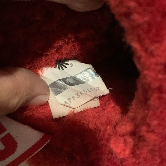 UGG Women's Fluffy Slippers Slides Ribbon Red sz 6 - Picture 6 of 8